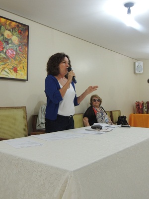 Abertura da assembleia com a presidente Elenilda Santos
